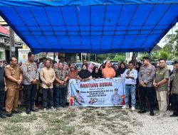 Polres Bungo dan Pemkab Salurkan Bansos untuk Korban Banjir di Tanah Bekali