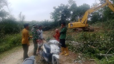 Satgas TNI Manunggal Membangun Desa (TMMD) Ke-129 Kodim 0416/Bungo Tebo, Warga Bersyukur Pembukaan Jalan Kebun