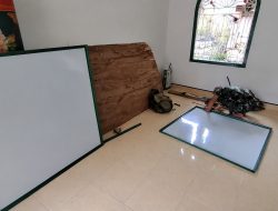Satgas TMMD Ke-129 Kodim 0416/Bute Buat White Board untuk Dukung Pendidikan Mengaji di Langgar Al-Hikmah