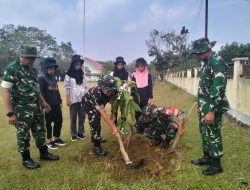 Satgas TMMD Ke-129 Tanam 100 Bibit Pohon Buah, Hijaukan Lingkungan Desa Tanjung Agung